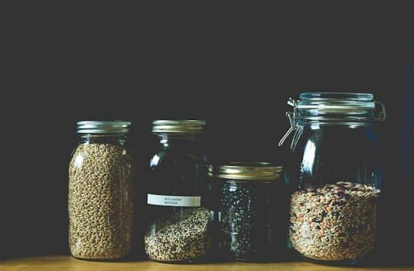 Quels sont les accessoires indispensables pour conserver ses aliments dans des bocaux ?